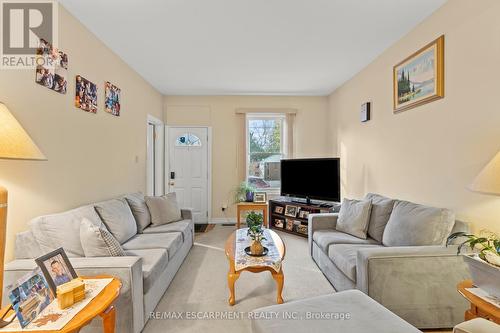 94 Canada Street, Hamilton, ON - Indoor Photo Showing Living Room