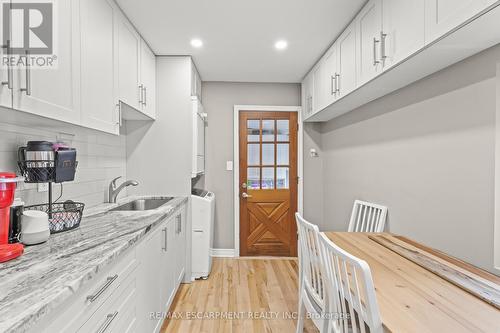 94 Canada Street, Hamilton, ON - Indoor Photo Showing Kitchen