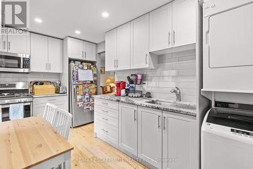 94 Canada Street, Hamilton, ON - Indoor Photo Showing Kitchen