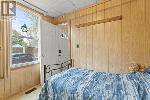 94 Canada Street, Hamilton, ON - Indoor Photo Showing Bedroom