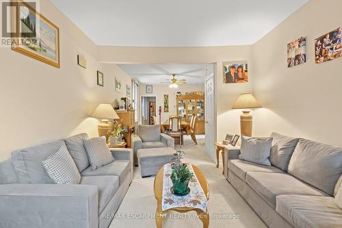 94 Canada Street, Hamilton, ON - Indoor Photo Showing Living Room