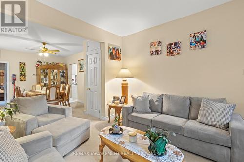 94 Canada Street, Hamilton, ON - Indoor Photo Showing Living Room