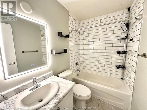 43 Taylor Avenue Unit# 106, Chatham, ON - Indoor Photo Showing Bathroom