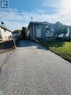 View of front facade featuring a front yard - 