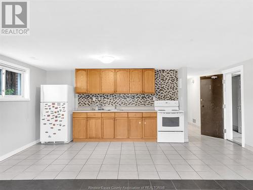 9465 Walker Road, Mcgregor, ON - Indoor Photo Showing Kitchen