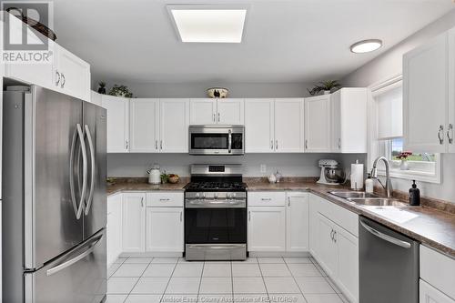 8812 Concession 8, Amherstburg, ON - Indoor Photo Showing Kitchen With Double Sink