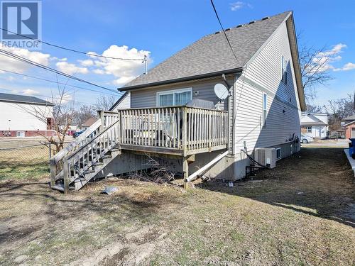 1009 California Avenue, Windsor, ON - Outdoor With Deck Patio Veranda