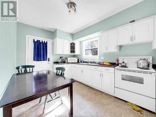 3329 Sandwich Street, Windsor, ON - Indoor Photo Showing Kitchen