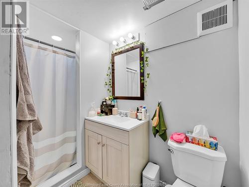 3329 Sandwich Street, Windsor, ON - Indoor Photo Showing Bathroom