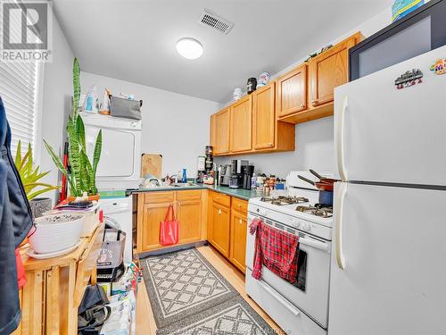 3329 Sandwich Street, Windsor, ON - Indoor Photo Showing Kitchen