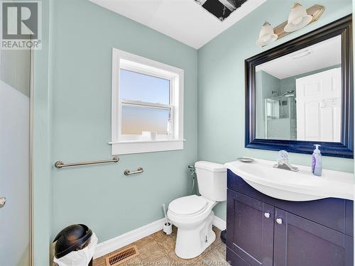 3329 Sandwich Street, Windsor, ON - Indoor Photo Showing Bathroom