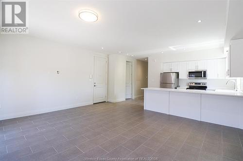 233 Watson Unit# 104, Windsor, ON - Indoor Photo Showing Kitchen