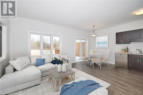 128 Sunflower Place, Welland (770 - West Welland), ON - Indoor Photo Showing Living Room