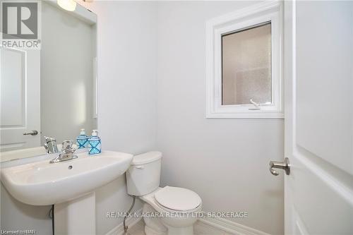 128 Sunflower Place, Welland (770 - West Welland), ON - Indoor Photo Showing Bathroom