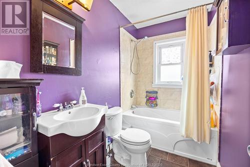 28 Jenner Street, Essex, ON - Indoor Photo Showing Bathroom