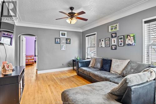 28 Jenner Street, Essex, ON - Indoor Photo Showing Living Room