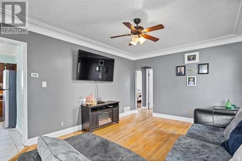 28 Jenner Street, Essex, ON - Indoor Photo Showing Living Room