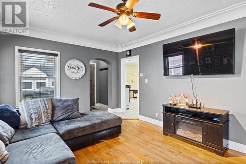 28 Jenner Street, Essex, ON - Indoor Photo Showing Living Room