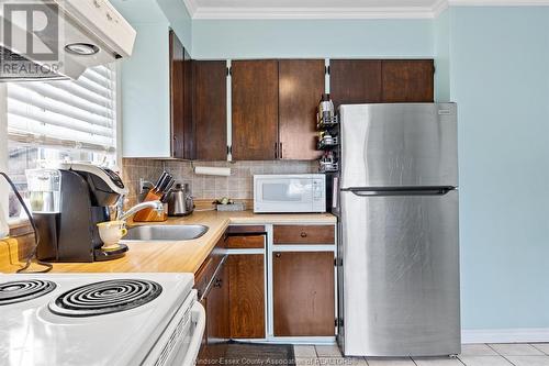 28 Jenner Street, Essex, ON - Indoor Photo Showing Kitchen