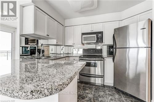 1211 - 2121 Lakeshore Boulevard W, Toronto (Mimico), ON - Indoor Photo Showing Kitchen With Double Sink