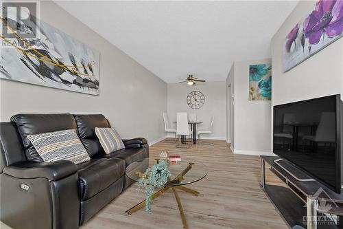 2041 Arrowsmith Drive Unit#402C, Ottawa, ON - Indoor Photo Showing Living Room