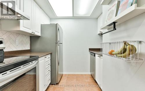 1906 - 705 King Street W, Toronto, ON - Indoor Photo Showing Kitchen