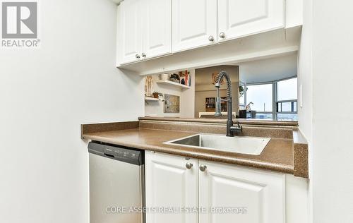 1906 - 705 King Street W, Toronto, ON - Indoor Photo Showing Kitchen