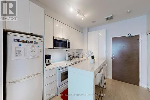 3111 - 15 Iceboat Terrace, Toronto, ON - Indoor Photo Showing Kitchen