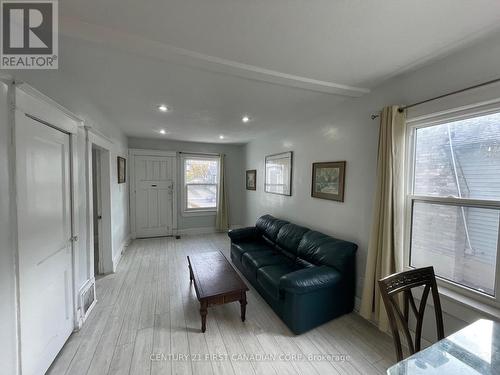 271 Highbury Avenue, London, ON - Indoor Photo Showing Living Room