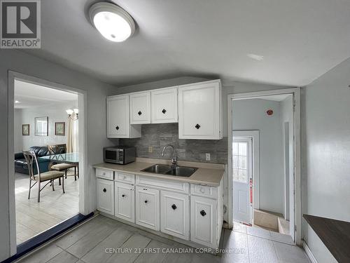 271 Highbury Avenue, London, ON - Indoor Photo Showing Kitchen With Double Sink