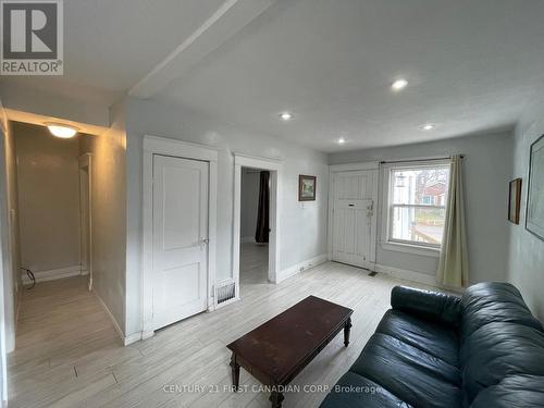 271 Highbury Avenue, London, ON - Indoor Photo Showing Living Room