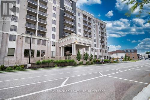 701 - 5698 Main Street, Niagara Falls (215 - Hospital), ON - Outdoor With Balcony With Facade