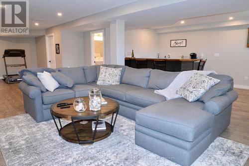 1107 Woodhaven Drive, Kingston, ON - Indoor Photo Showing Living Room