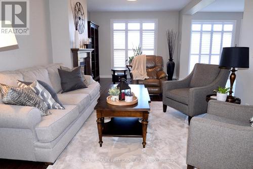 1107 Woodhaven Drive, Kingston, ON - Indoor Photo Showing Living Room