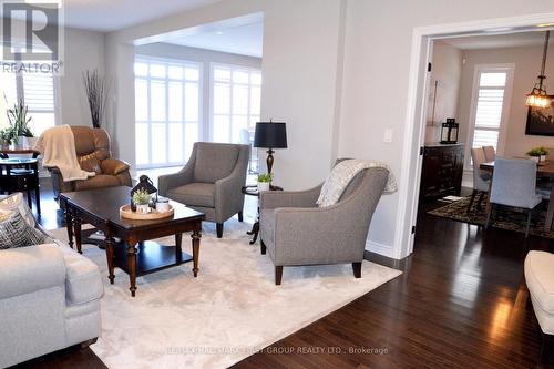 1107 Woodhaven Drive, Kingston, ON - Indoor Photo Showing Living Room