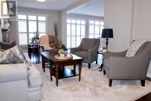 1107 Woodhaven Drive, Kingston, ON - Indoor Photo Showing Living Room