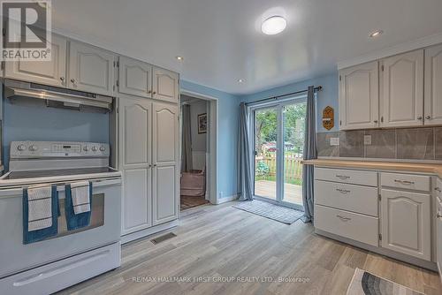 5105 Battersea Road, South Frontenac, ON - Indoor Photo Showing Kitchen