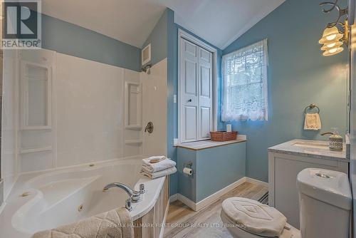 5105 Battersea Road, South Frontenac, ON - Indoor Photo Showing Bathroom