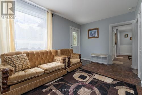 5105 Battersea Road, South Frontenac, ON - Indoor Photo Showing Living Room