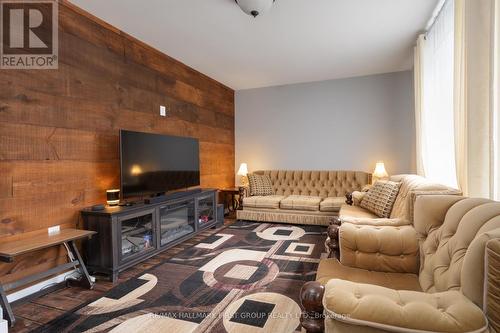 5105 Battersea Road, South Frontenac, ON - Indoor Photo Showing Living Room