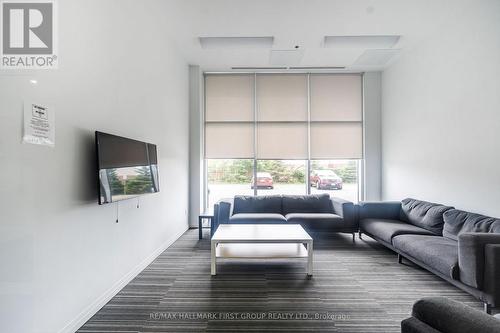 305 - 1900 Simcoe Street N, Oshawa, ON - Indoor Photo Showing Living Room