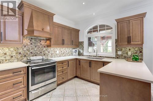 149 Amy Wood Road, Vaughan, ON - Indoor Photo Showing Kitchen With Upgraded Kitchen