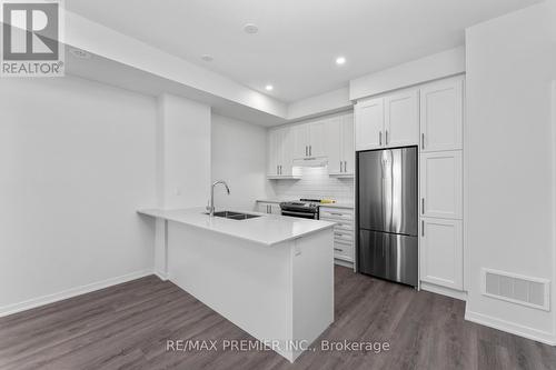 338 - 100 Honeycrisp Crescent, Vaughan, ON - Indoor Photo Showing Kitchen With Double Sink