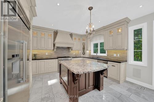 364 Poetry Drive, Vaughan, ON - Indoor Photo Showing Kitchen With Upgraded Kitchen