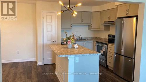 984 Balsam Court, Milton, ON - Indoor Photo Showing Kitchen