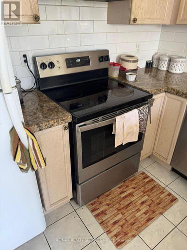 6 Bales Drive, Brampton, ON - Indoor Photo Showing Kitchen