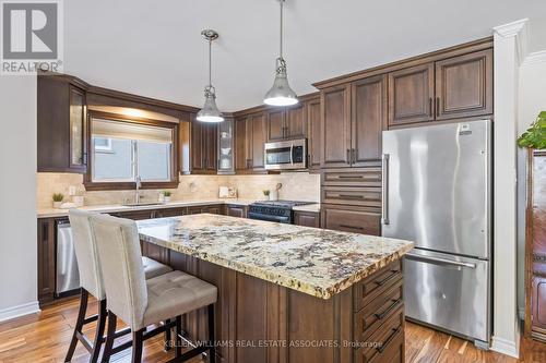 67 Moore Park Crescent, Halton Hills, ON - Indoor Photo Showing Kitchen With Upgraded Kitchen