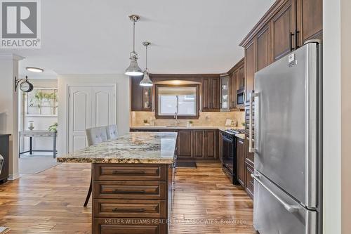 67 Moore Park Crescent, Halton Hills, ON - Indoor Photo Showing Kitchen With Upgraded Kitchen