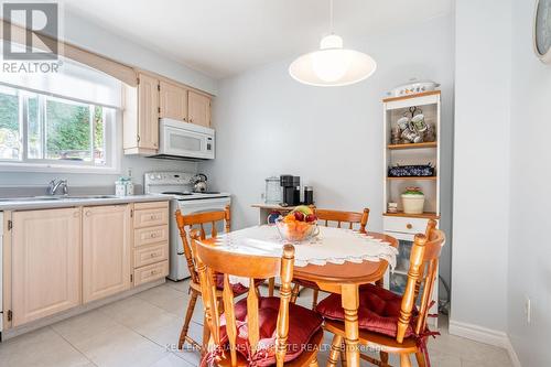 64 - 5475 Lakeshore Road, Burlington, ON - Indoor Photo Showing Dining Room