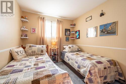 64 - 5475 Lakeshore Road, Burlington, ON - Indoor Photo Showing Bedroom